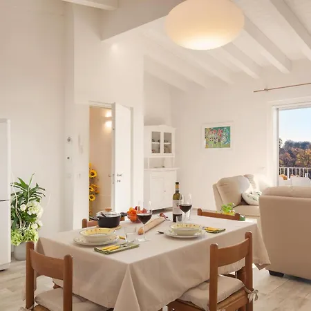 White In Marciaga Di Διαμέρισμα Costermano