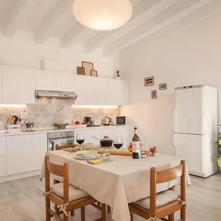 Lägenhet White In Marciaga Di Costermano